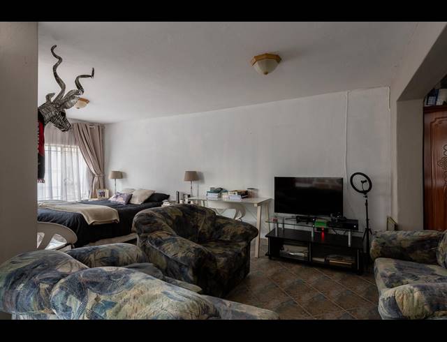 4 BEDROOM HOUSE FOR SALE IN GLENVISTA